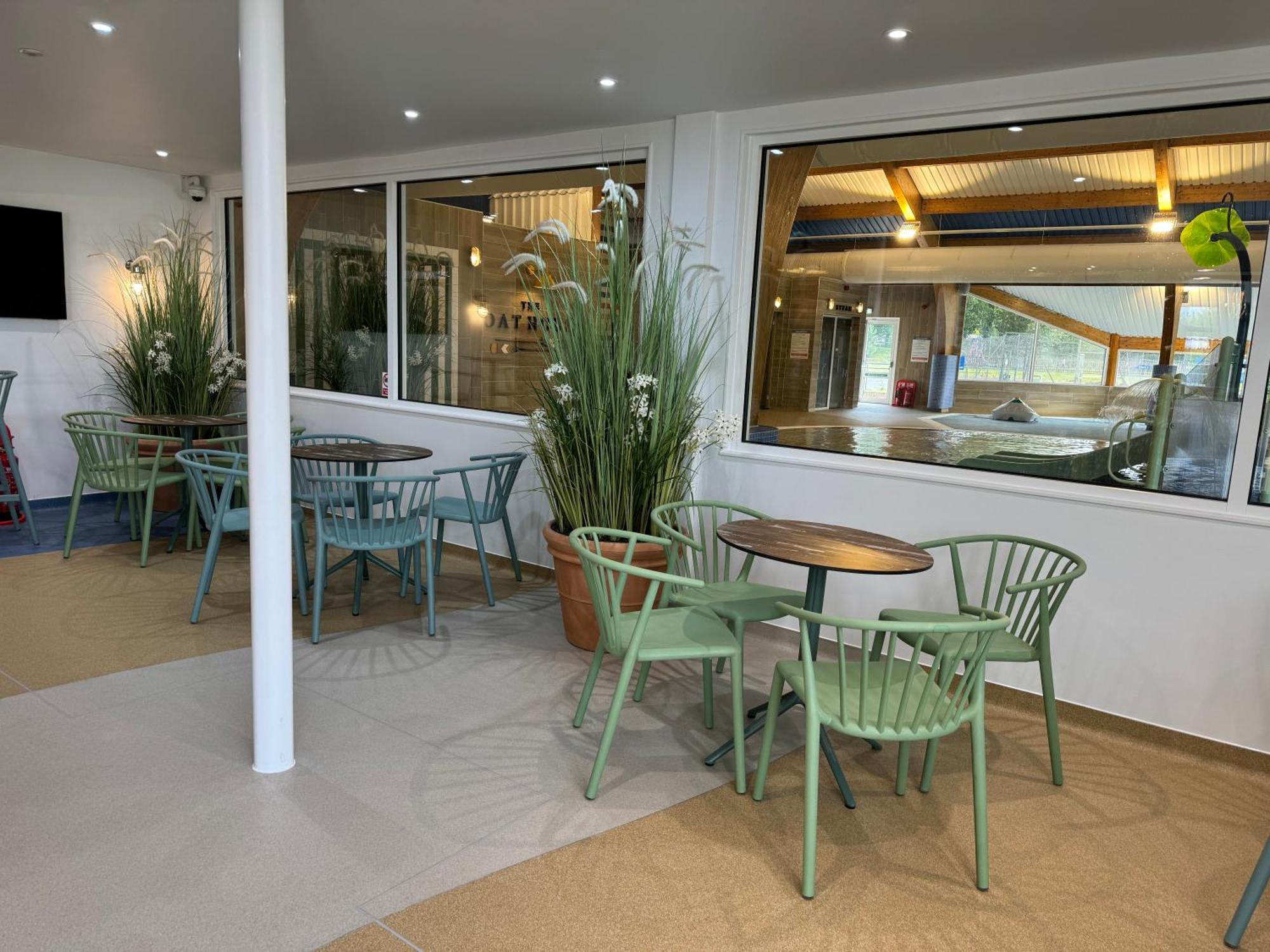 Mallard Corner, Cosy Cotswold Lakeview Lodge South Cerney Exterior photo